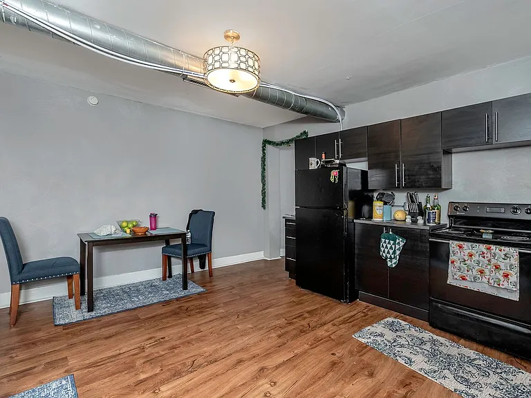 1411 Bingham St — Photo 5