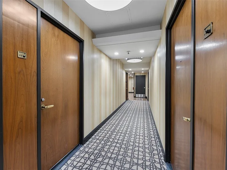 320 Fort Duquesne Blvd #8N — Photo 22