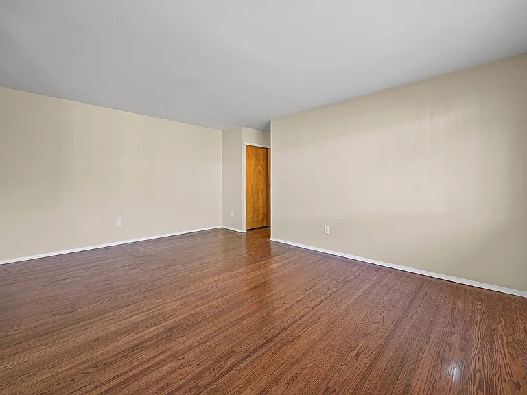 138-154 Woodhill Dr — Photo 17