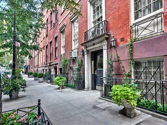 Sold by Sotheby's International Realty | media 23