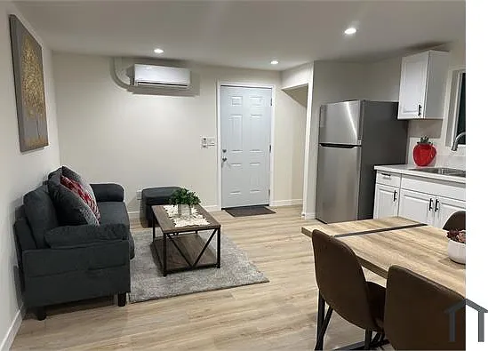 2 bed, 850 sqft, $3,600 — Photo 4