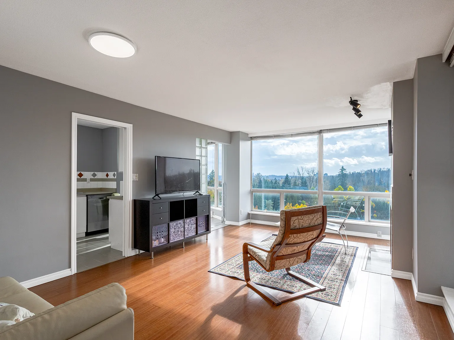 2 bed, 2960 sqft, $2,750 — Photo 2
