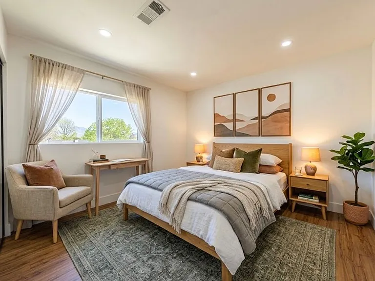 Luxury 3 & 4 Bed Townhomes | Walk to NoHo Arts District + Toluca Lake — Photo 43