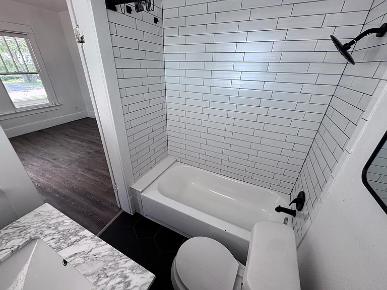 5619 Victor St — Photo 9
