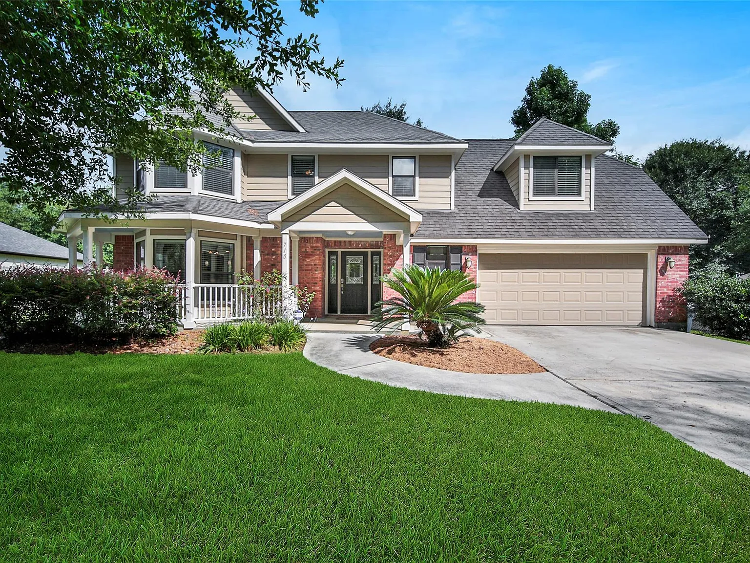 4 bed, 2.5 bath, 2220 sqft, $2,795 — Photo 1