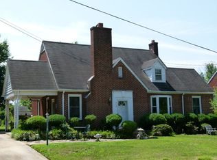 908 Jefferson Cir, Martinsville, VA 24112