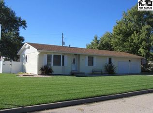 305 Harvest Hills Dr, Inman, KS 67546