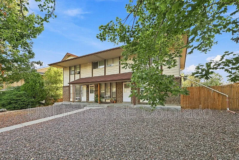 4 bed, 1.5 bath, 1664 sqft, $2,199 — Photo 2