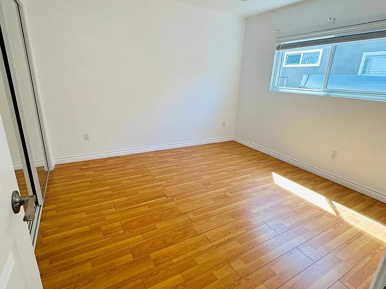 19938 Blythe St — Photo 10