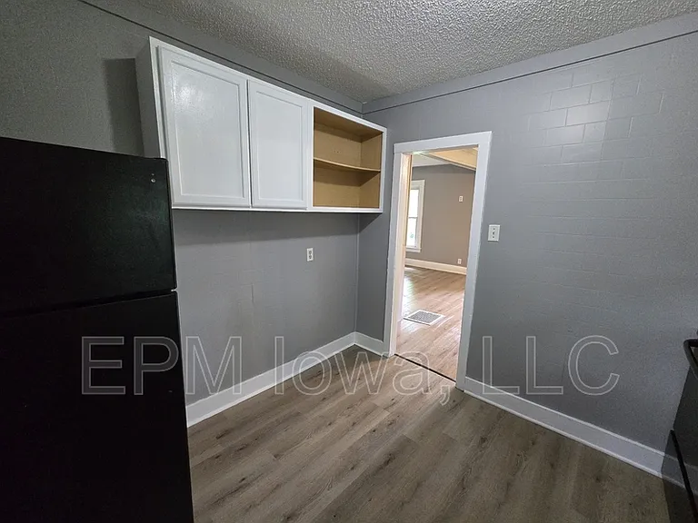 24 Van Buren St — Photo 15
