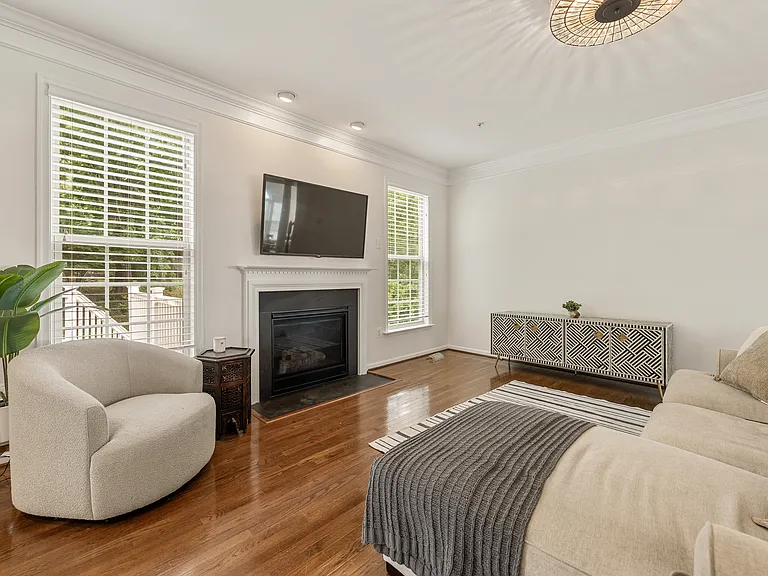406 Bricker Dr — Photo 5