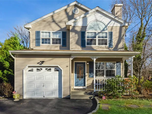 14 Hilltop Avenue, Huntington, NY 11743