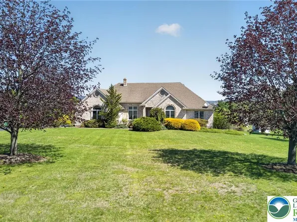 353 Beaver Run Dr, Nazareth, PA 18064
