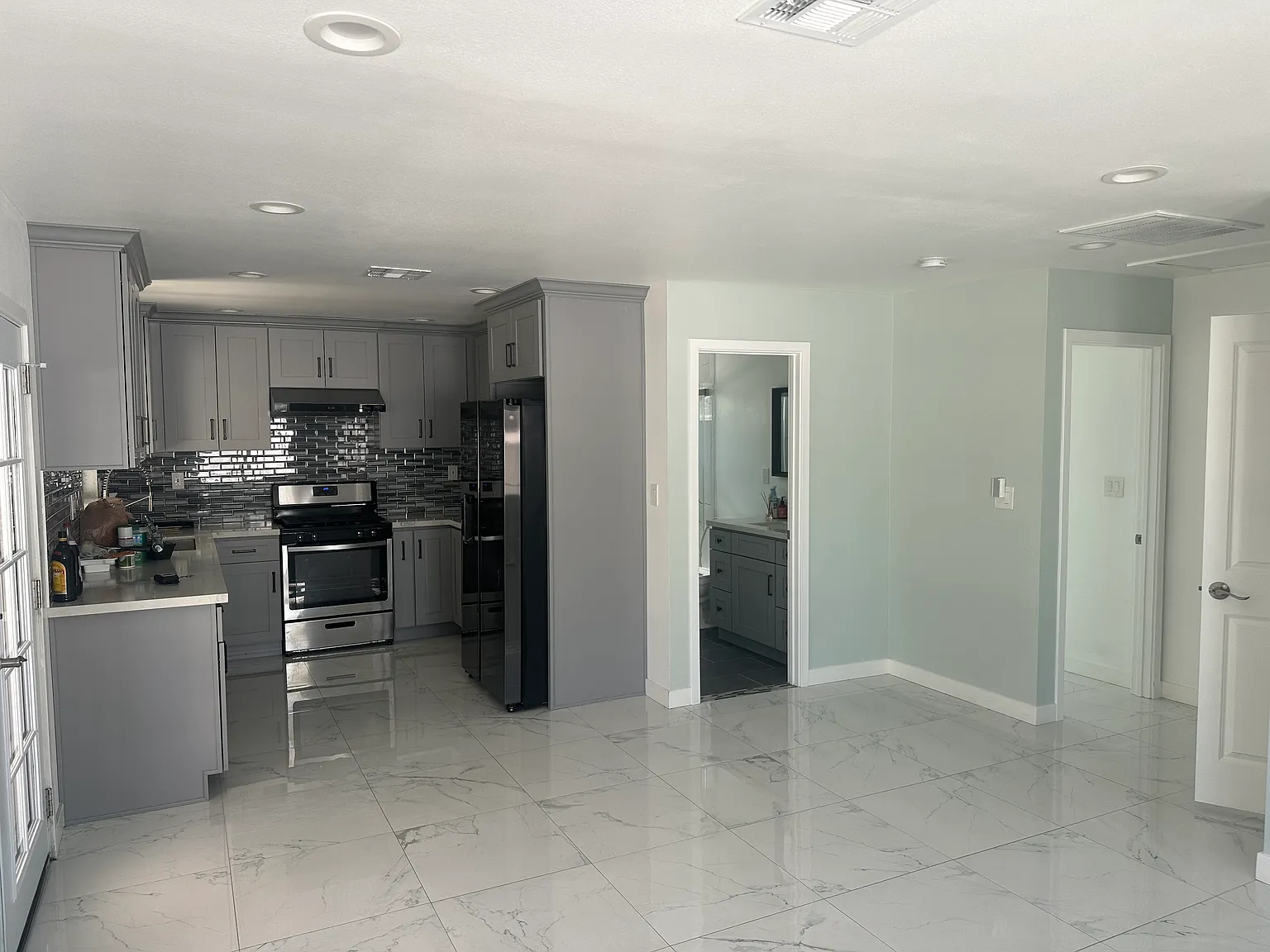 2 bed, 950 sqft, $3,445 — Photo 2