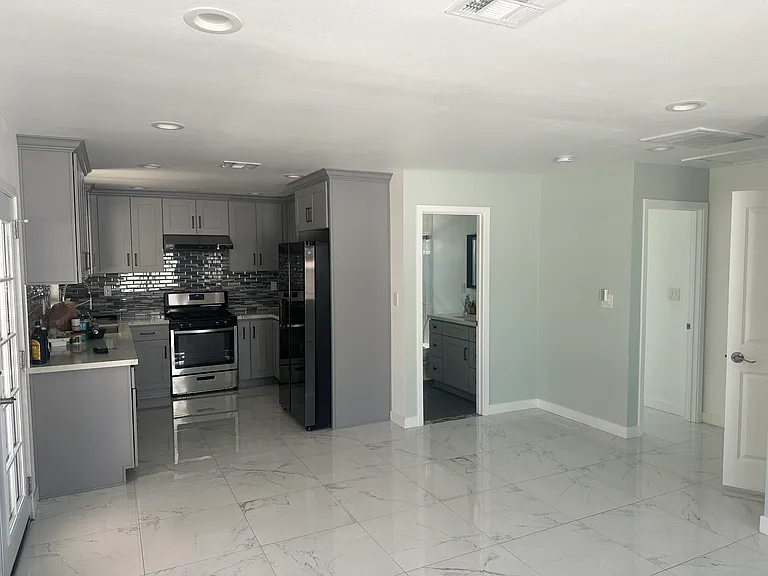 816 N Waverly St — Photo 2