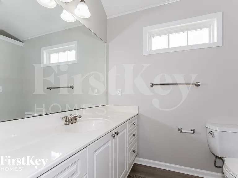 2218 Village Ln — Photo 13