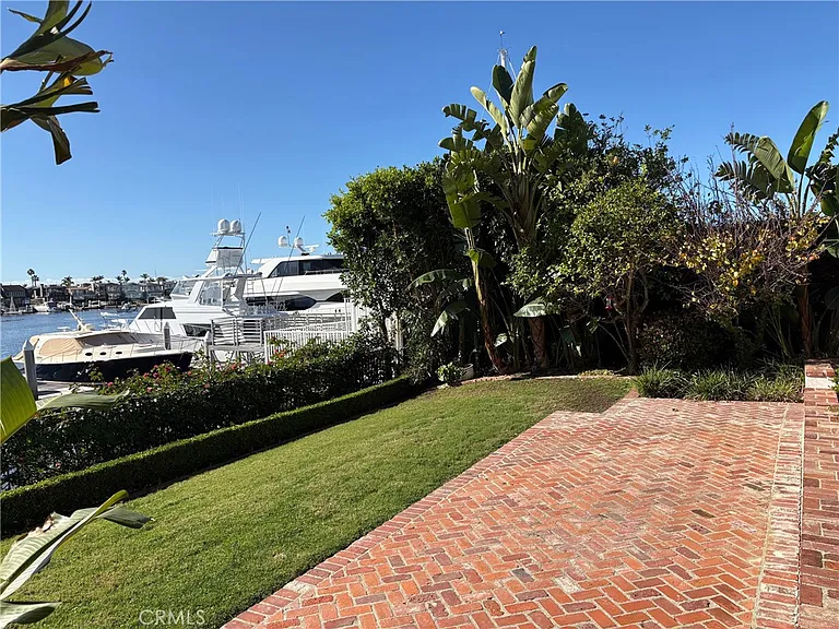2572 Bayshore Dr — Photo 38