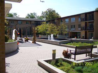 2420 W Talcott Rd APT 110, Park Ridge, IL 60068