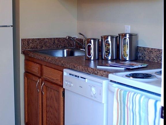 Nice counters and counter space. There's another counter beh