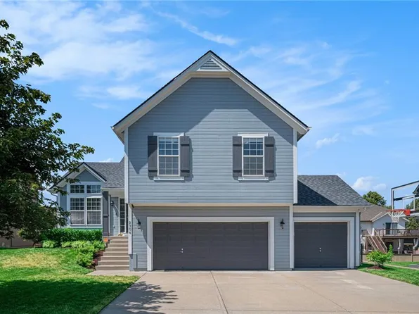 2304 W Piatt Ln, Olathe, KS 66061