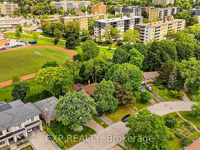 39 Treadgold Cres — Photo 29