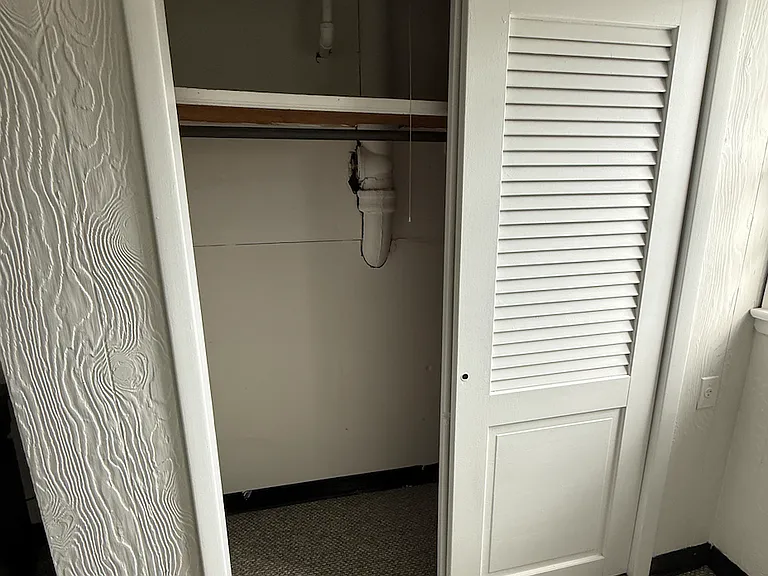 Entryway closet