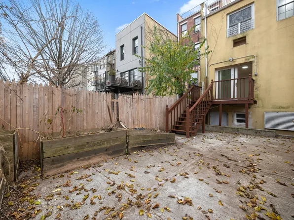 539 Quincy Street image 7 of 15