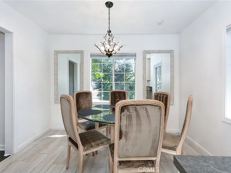 5825 Fulton Ave — Photo 16