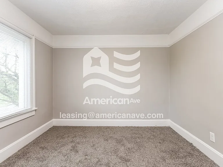 1594688_009_bedroom_12700359.jpg
