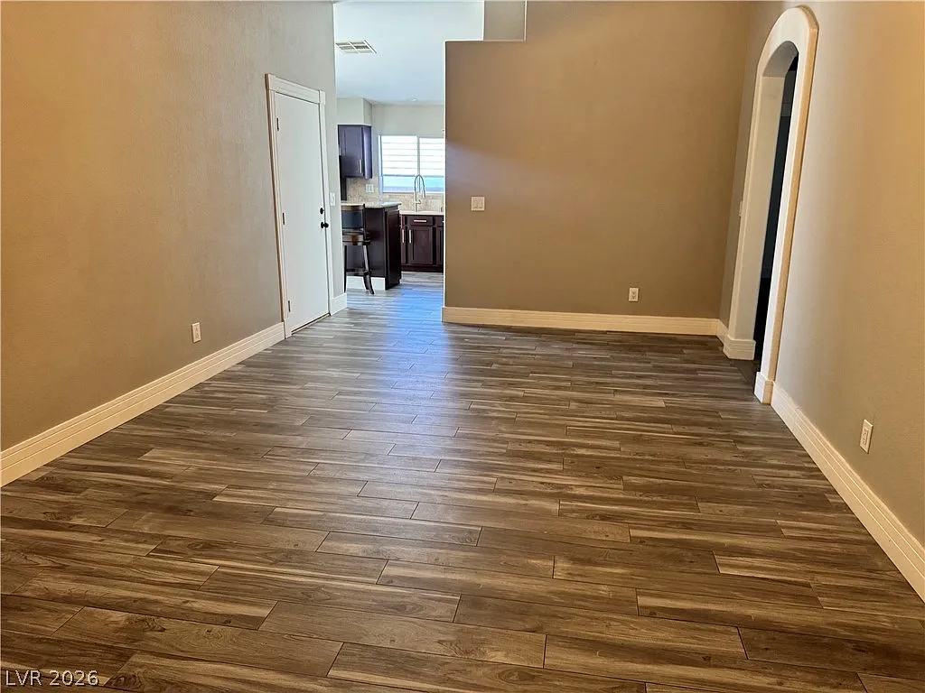 3 bed, 2.0 bath, 1202 sqft, $1,995 — Photo 3