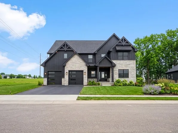 1651 Trailbrook Dr, Valparaiso, IN 46385