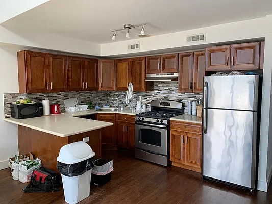 Rented by Premier Metro Realty Corp | media 74