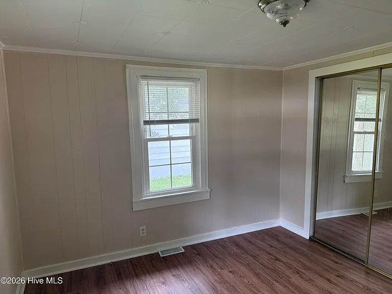 2306 Bay St — Photo 7