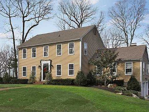 1st image of 5 Wainscott Ln