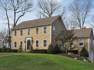 5 Wainscott Ln, East Setauket, NY 11733