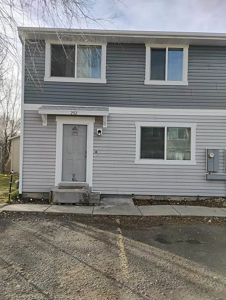 3 bed, 1.5 bath, 1250 sqft, $1,500 — Photo 1