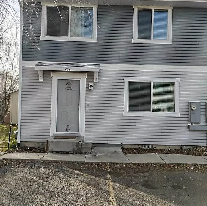 230 E Center St