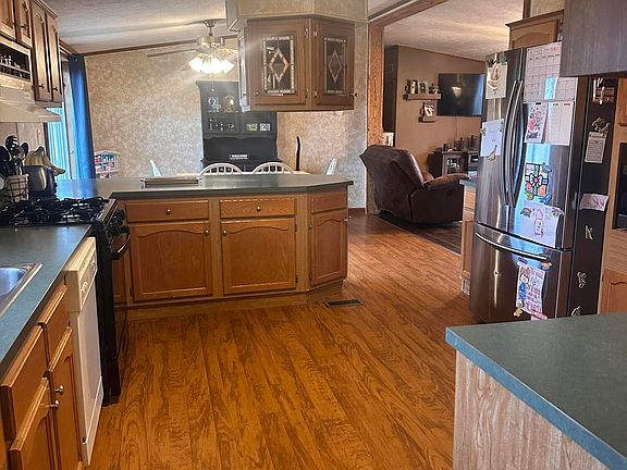 5th image of 458 Gates Rd