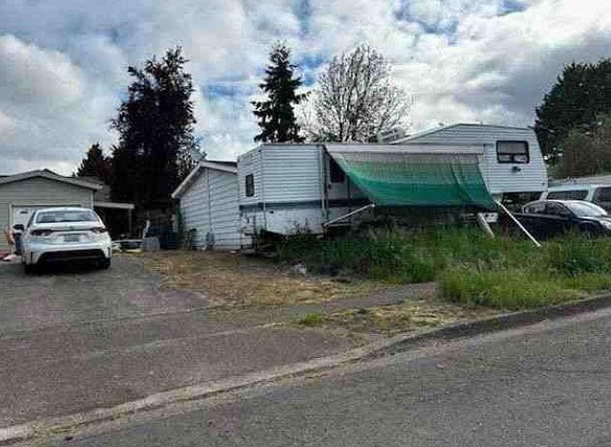 2nd image of 4985 Cone Ave