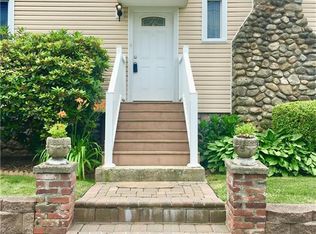 302 S Middletown Rd, Nanuet, NY 10954