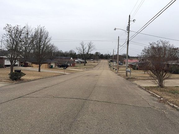 4th image of 805 Holly Hill Dr