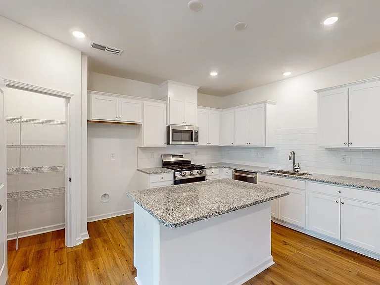 2752 Yeager Dr NW — Photo 2