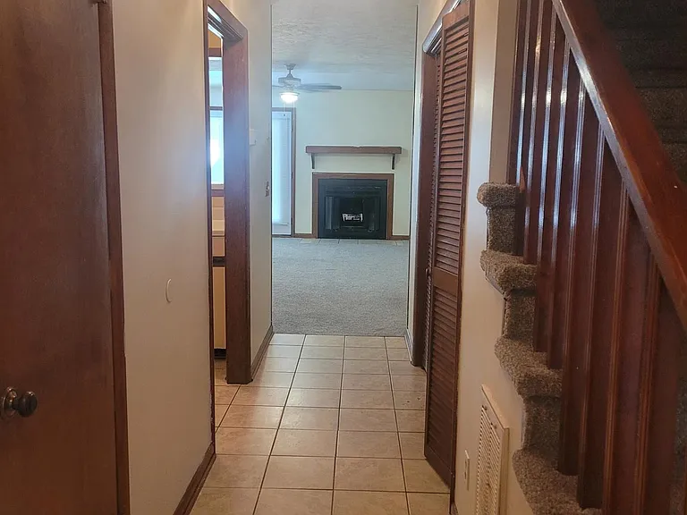 1208 Huntsman Ct — Photo 2