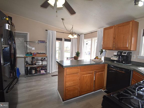 3rd image of 28268 Russell St