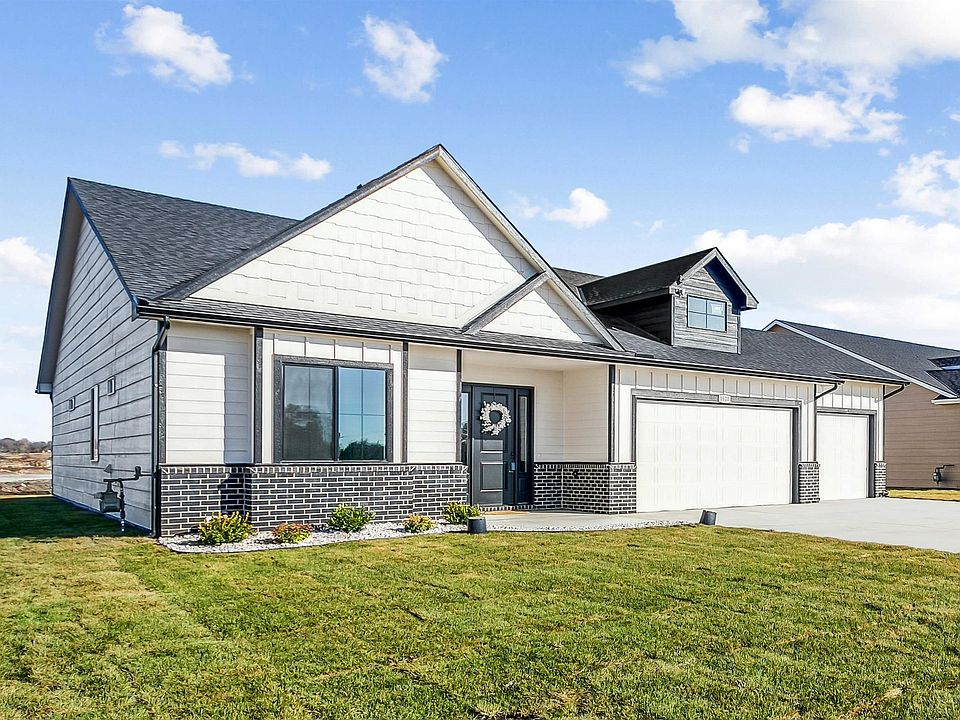 1st image of 1620 E Appleton St