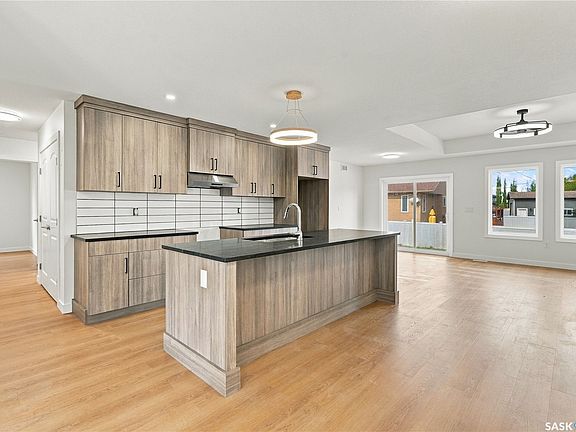 5th image of 522 Assiniboia Street