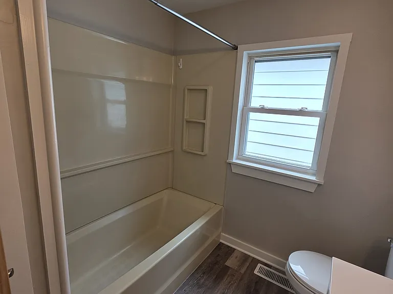 416 Pleasant St — Photo 5