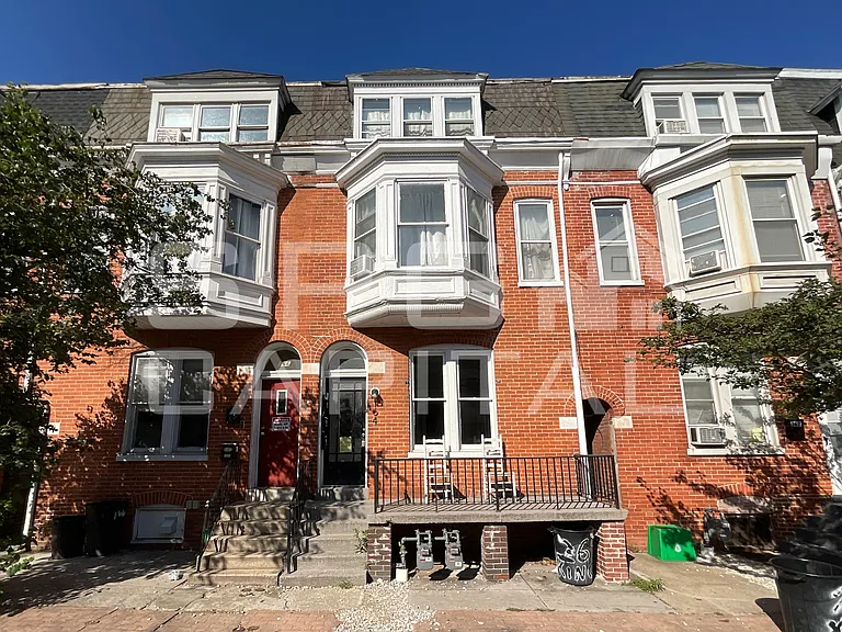 164 S Pine St — Photo 1