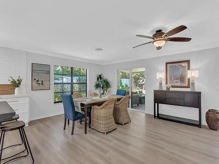 611 Gardenia Ln — Photo 9