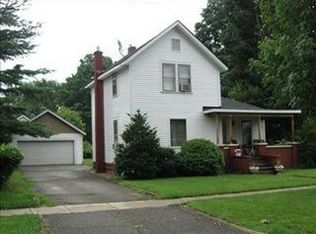204 S Hooker Ave, Three Rivers, MI 49093